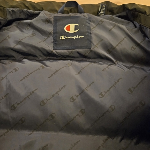 Champion Black Puffer Vest NWT - Picture 4 of 8